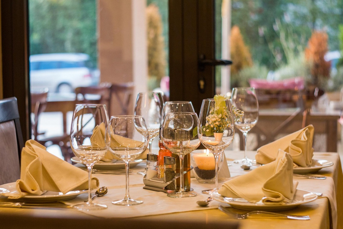 glassware cutlery crockery tableware